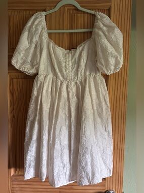 Altar’d State White Puff-Sleeve Dress - Classic Floral Texture
